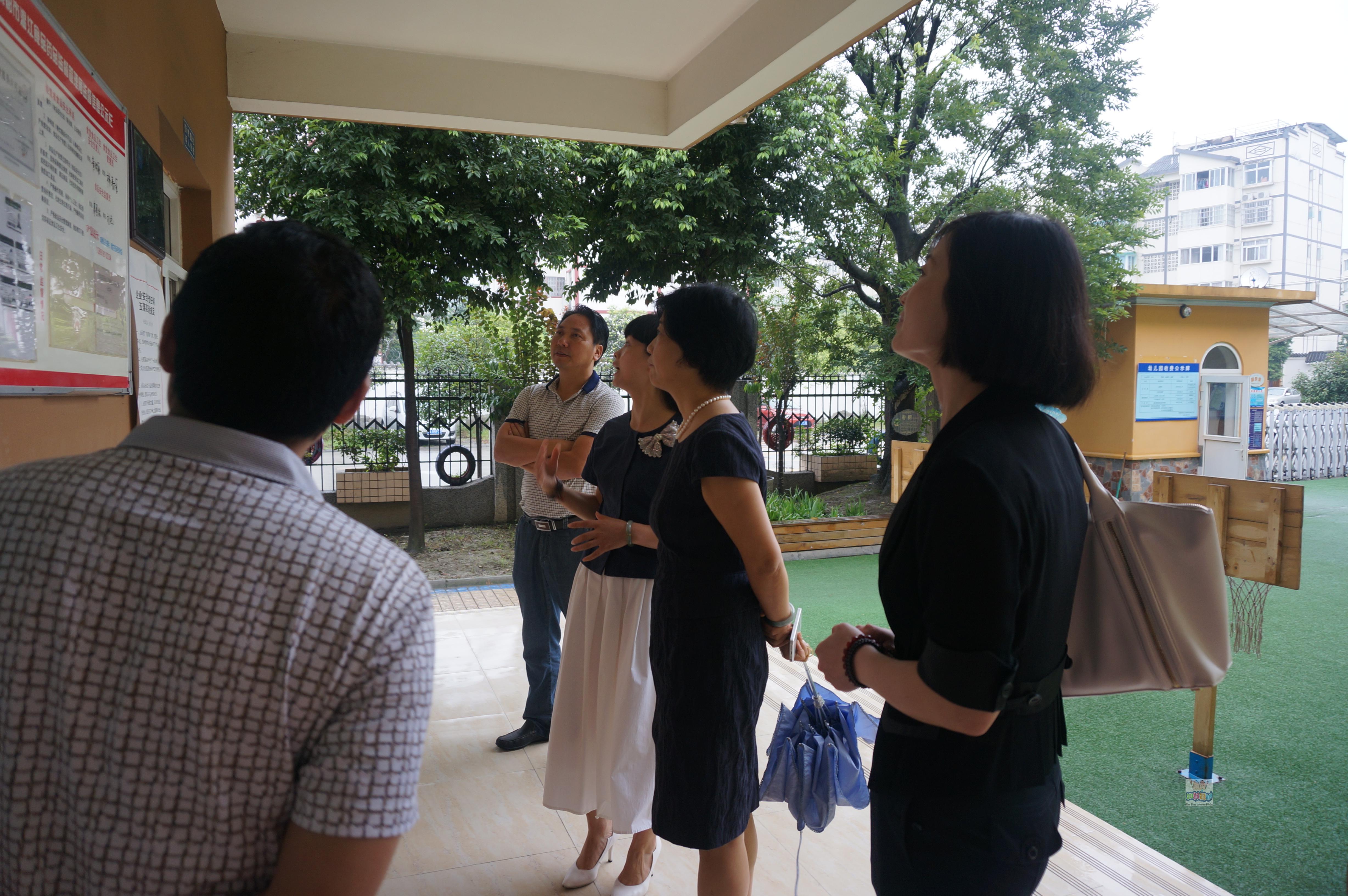 视察厨房整改工程